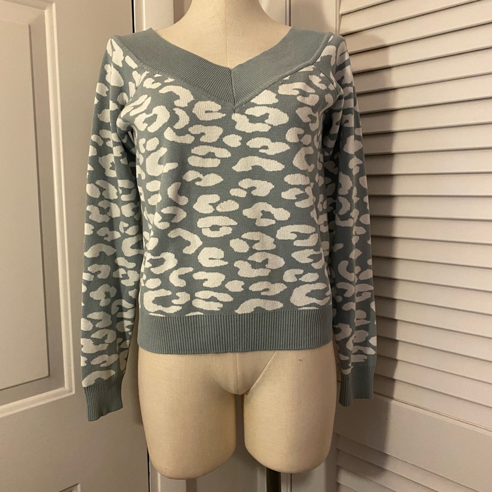 Guess V-Neck Sweater in Blue and White Animal Print- Size XL